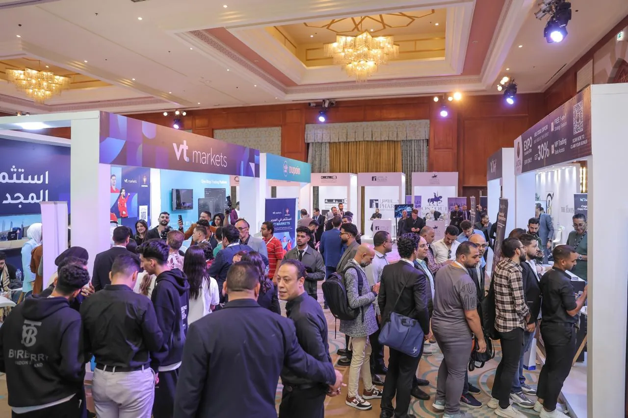 Exhibitors and visitors on the SVS Egypt floor